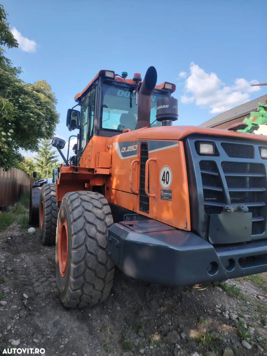 Încărcător frontal Doosan DL250