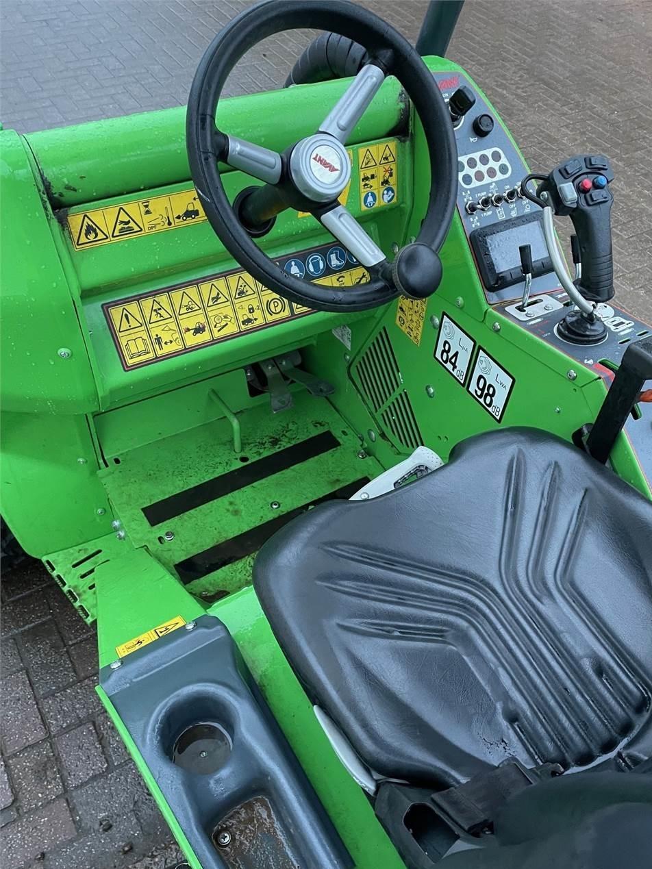 Incarcator frontal - Avant 755I