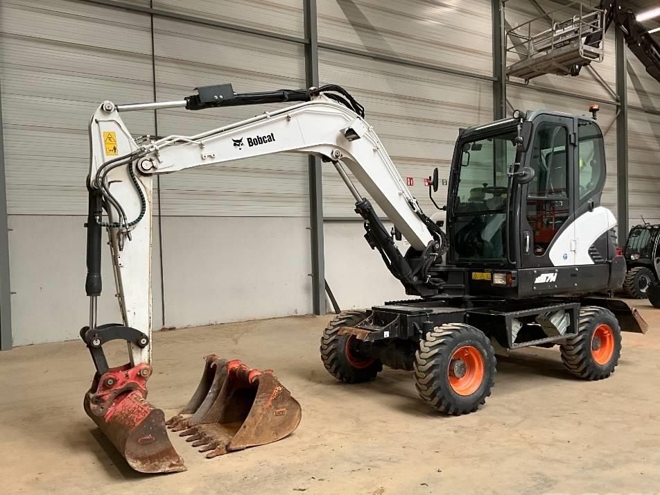 Excavator pe roti - Bobcat E 57 W