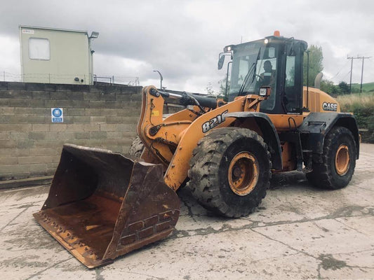 Incarcator frontal - Case 821 F