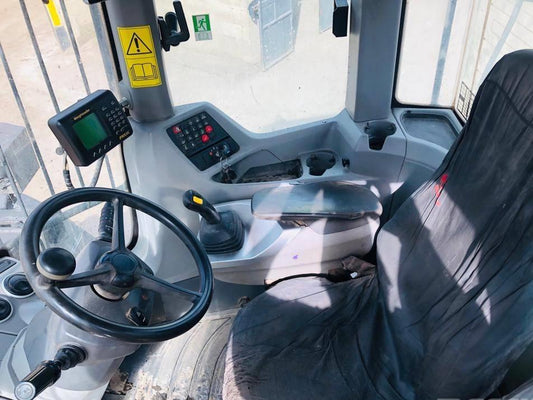 Incarcator frontal - Case 821 GXR