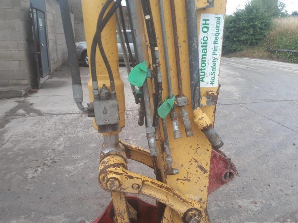 Excavator pe roti - Case WX 170