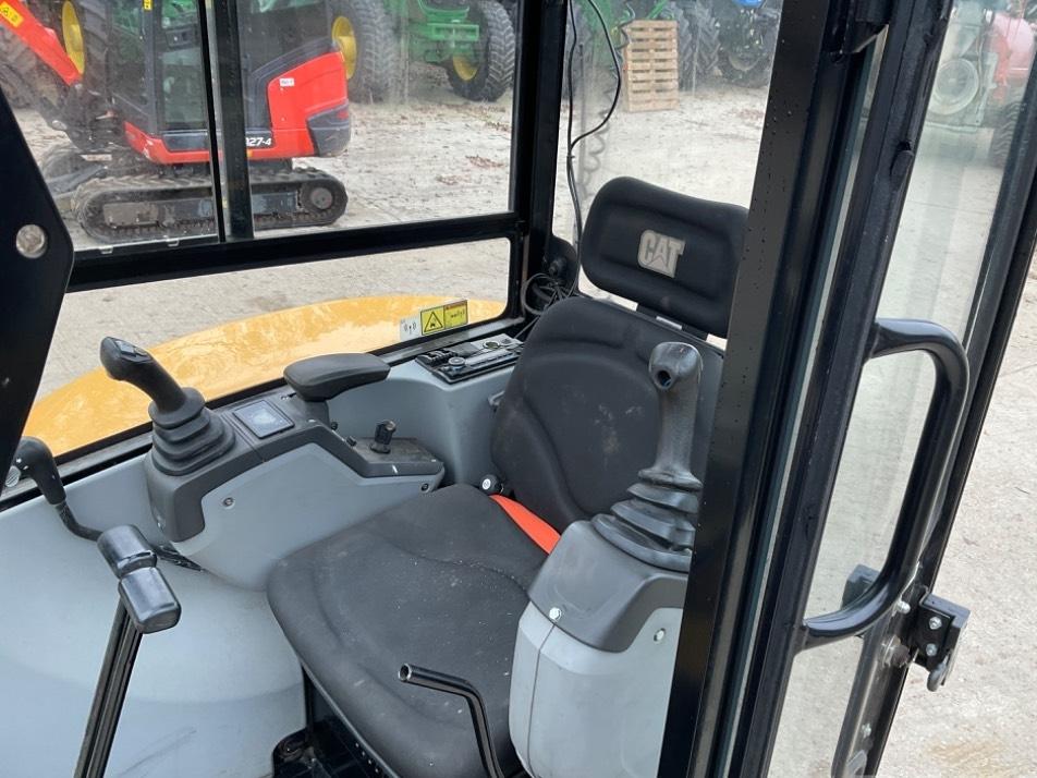 Miniexcavator - CAT 302.7 D CR