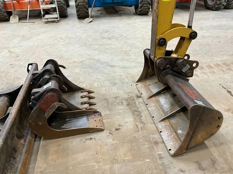 Miniexcavator - CAT 303 E CR