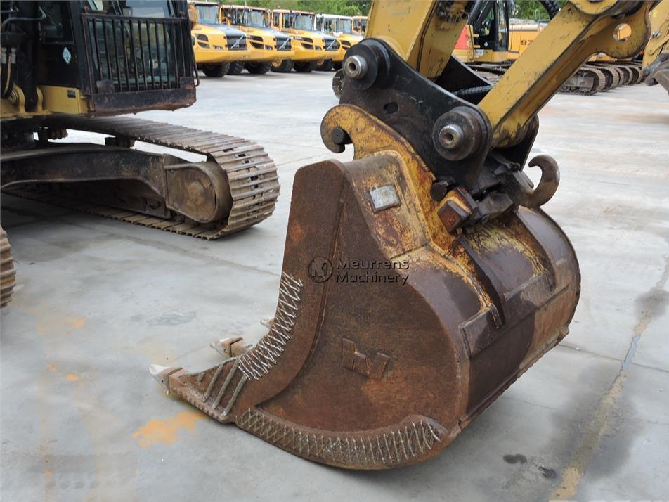 Excavator pe senile - CAT 323EL