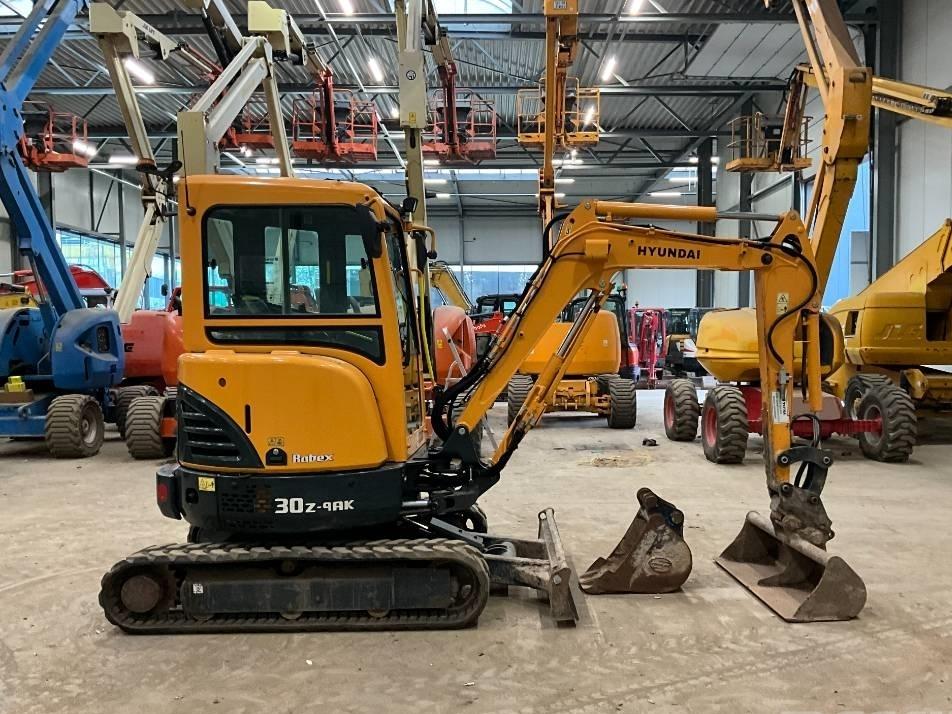 Miniexcavator - Hyundai 30 Z-9 AK