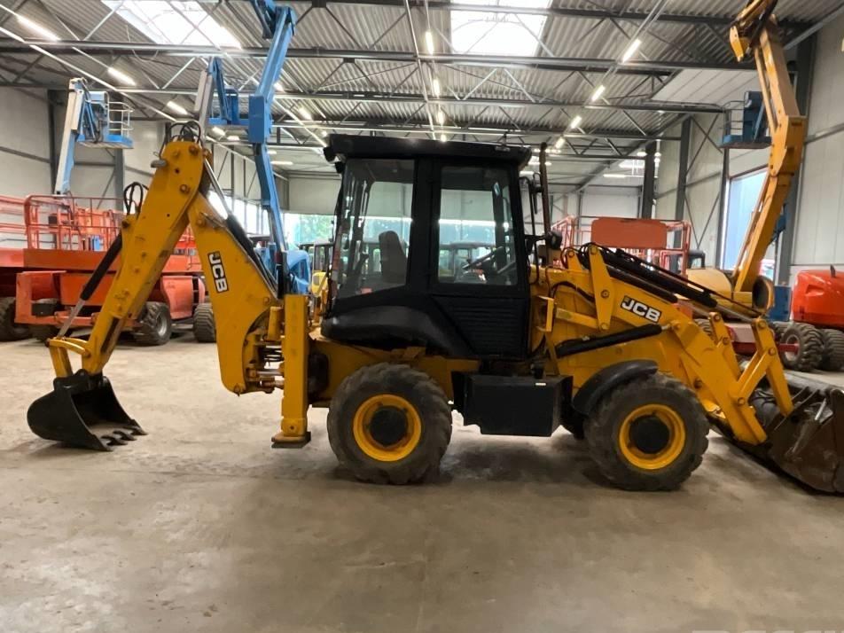 Buldoexcavator - JCB 2 CX Streetmaster 4 WS