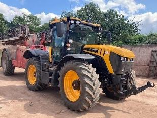 Tractor - JCB Fastrac 4220