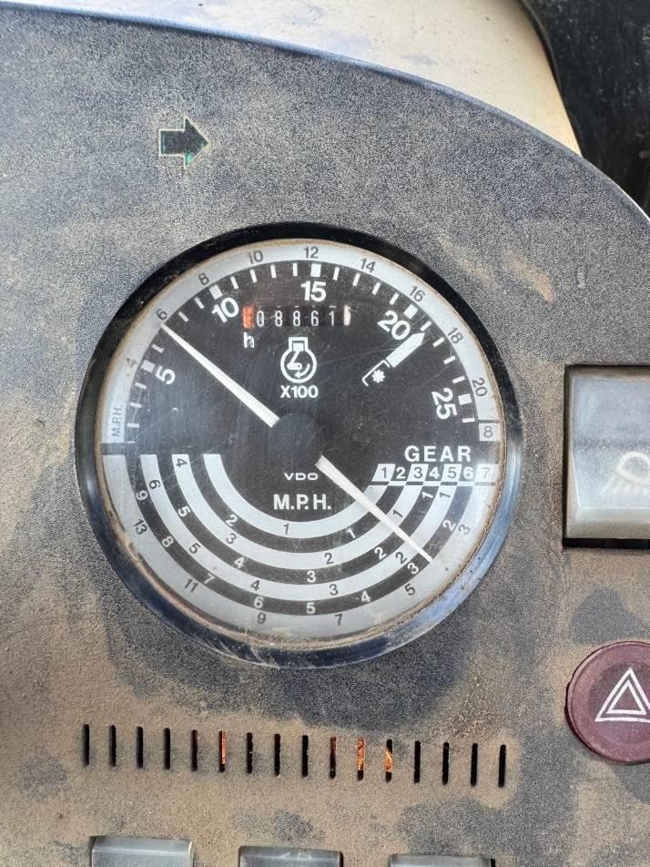 Tractor - John Deere 2850