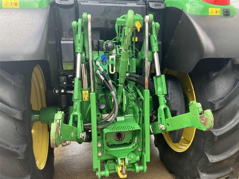 Tractor - John Deere 6110M