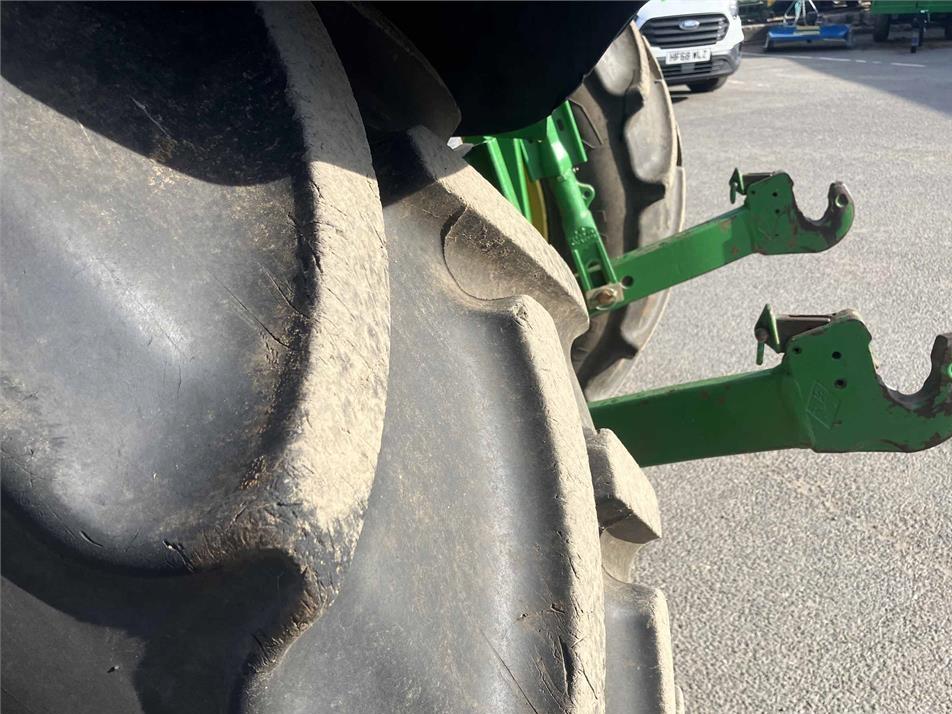 Tractor - John Deere 6120M