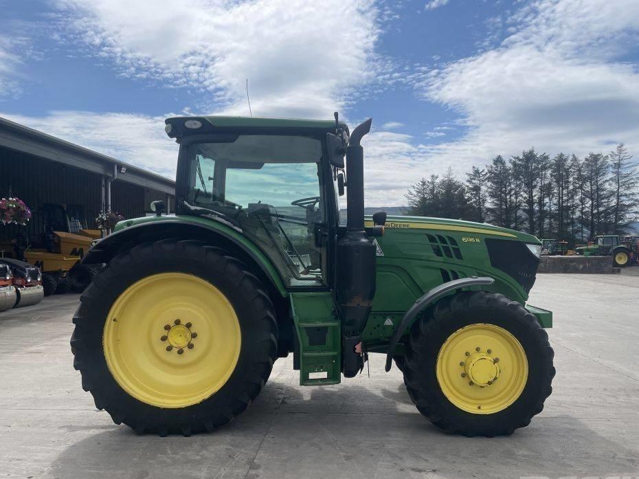 Tractor - John Deere 6135R