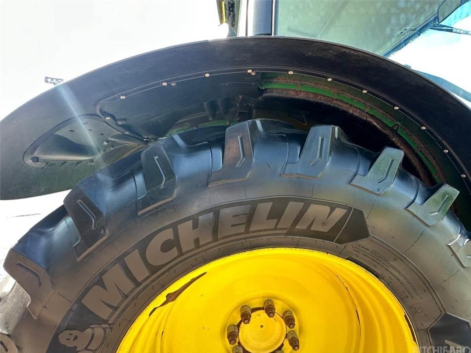 Tractor - John Deere 6135R