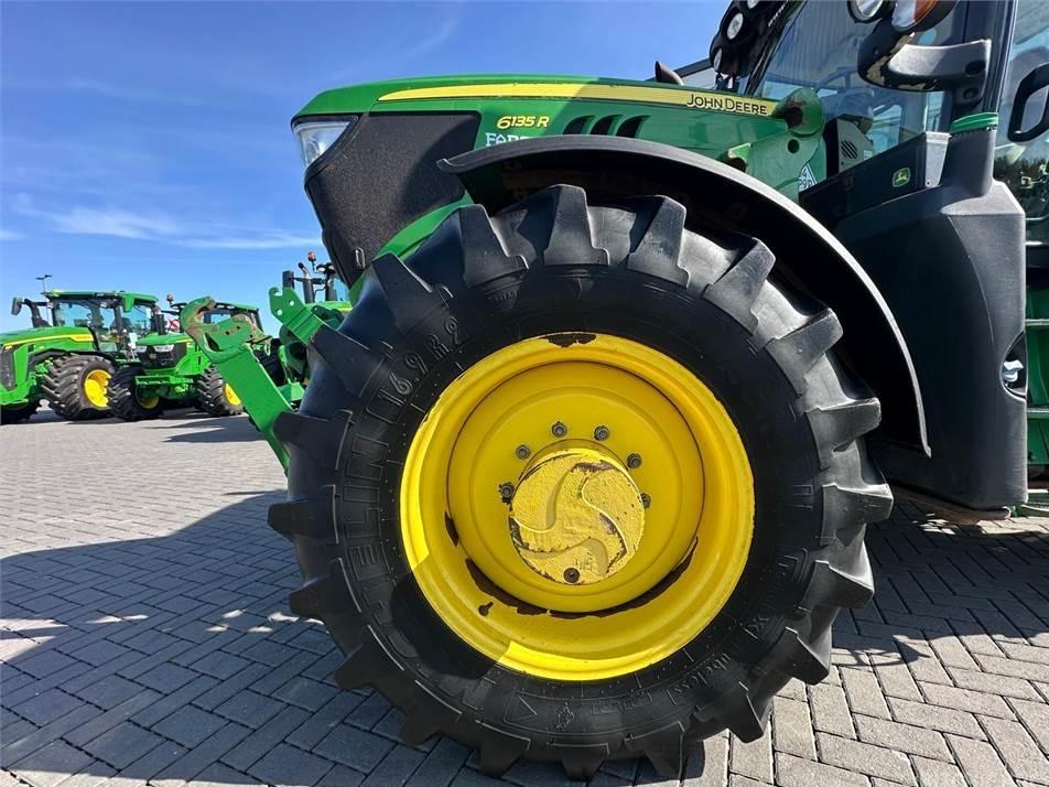 Tractor - John Deere 6135R