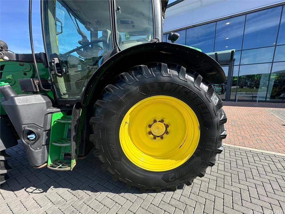 Tractor - John Deere 6135R