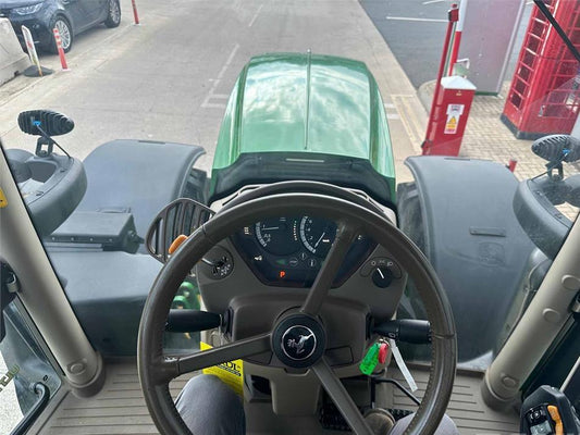 Tractor - John Deere 6215R