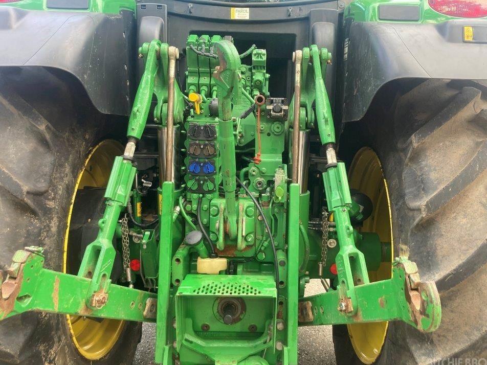 Tractor - John Deere 6215R