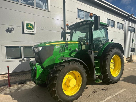 Tractor - John Deere 6215R