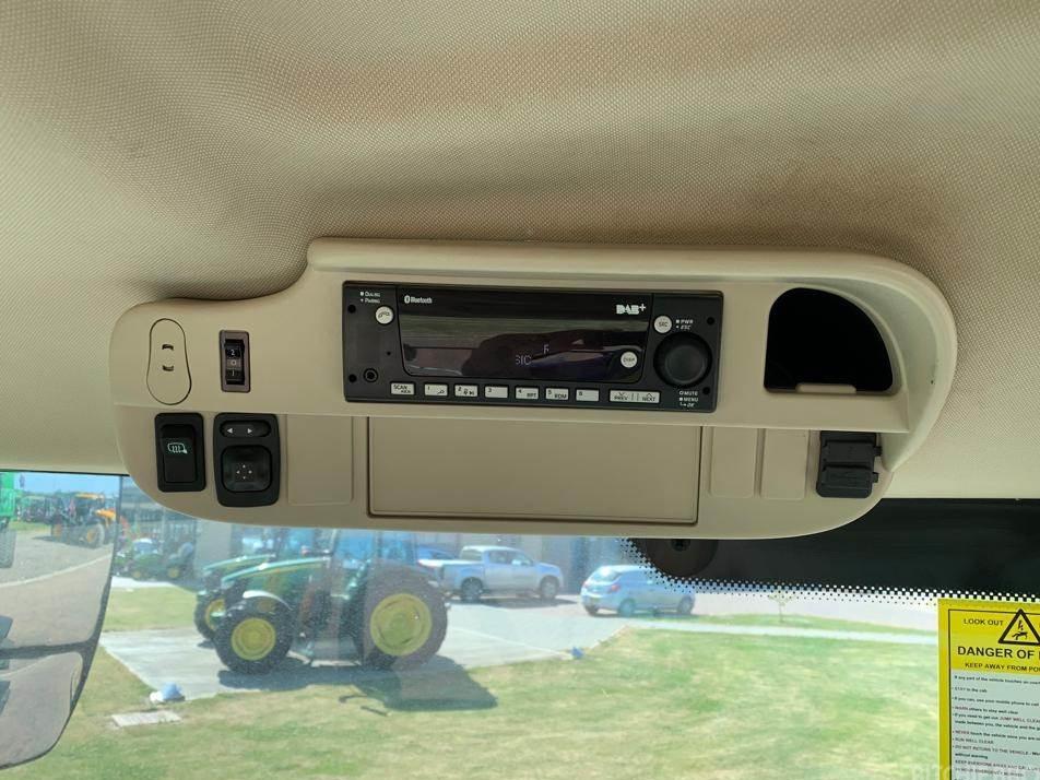 Tractor - John Deere 6215R