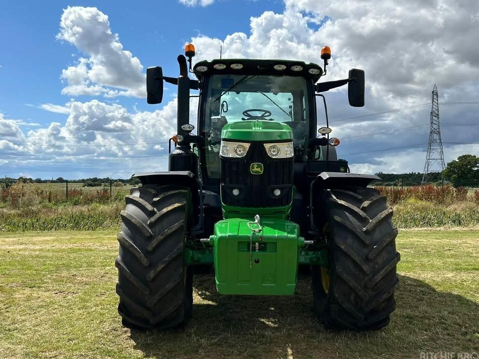 Tractor - John Deere 6215R