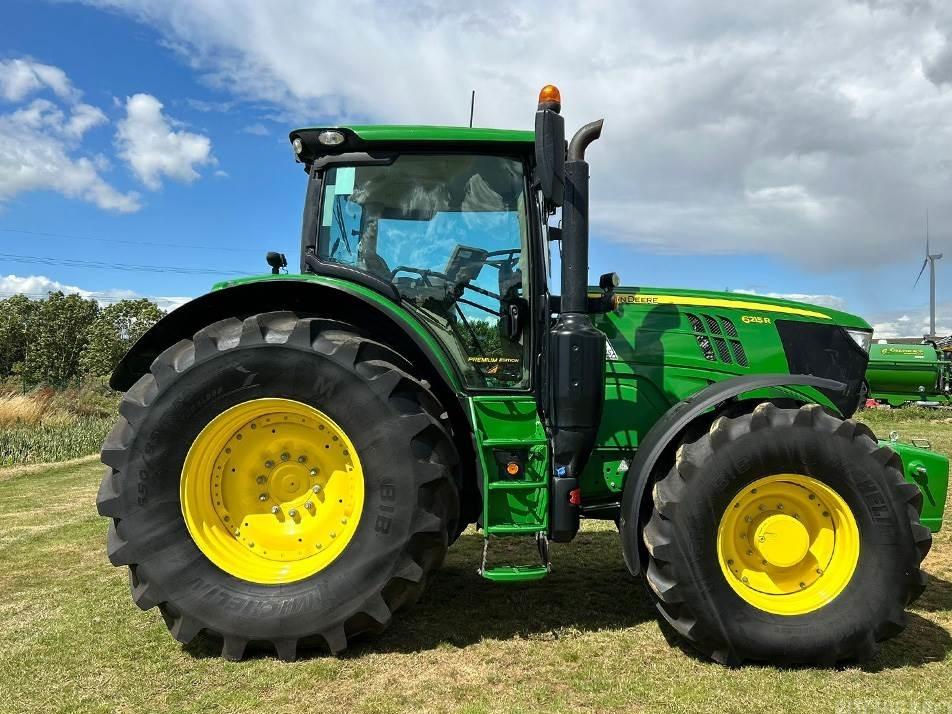 Tractor - John Deere 6215R