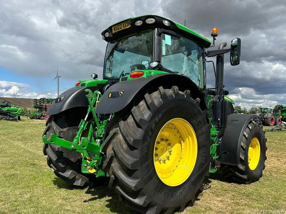 Tractor - John Deere 6215R