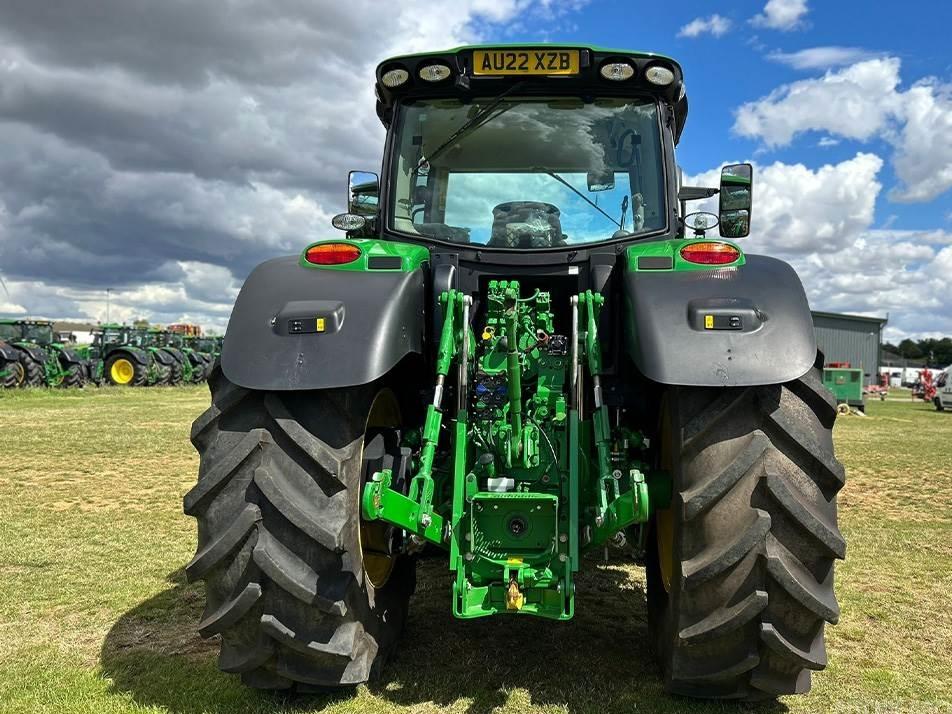 Tractor - John Deere 6215R
