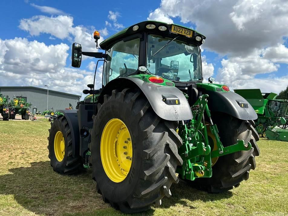 Tractor - John Deere 6215R