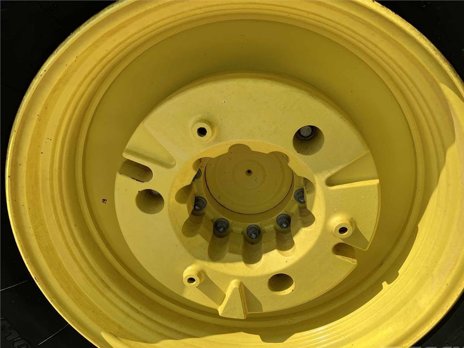 Tractor - John Deere 6250R