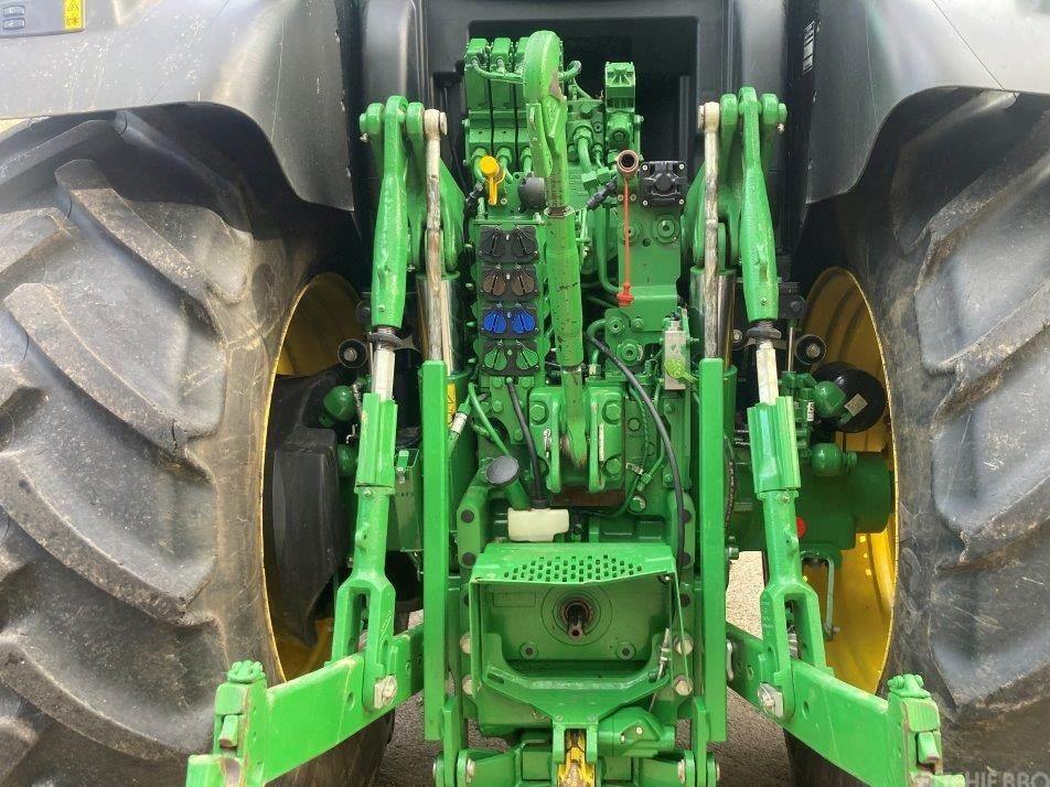 Tractor - John Deere 6R 215