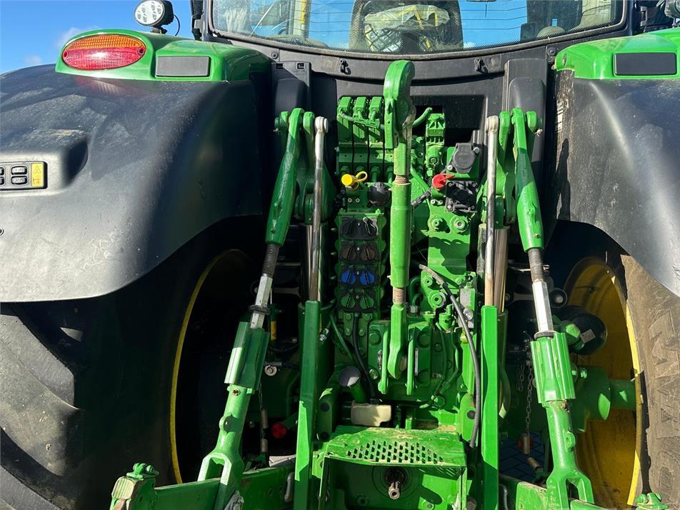 Tractor - John Deere 6R 215