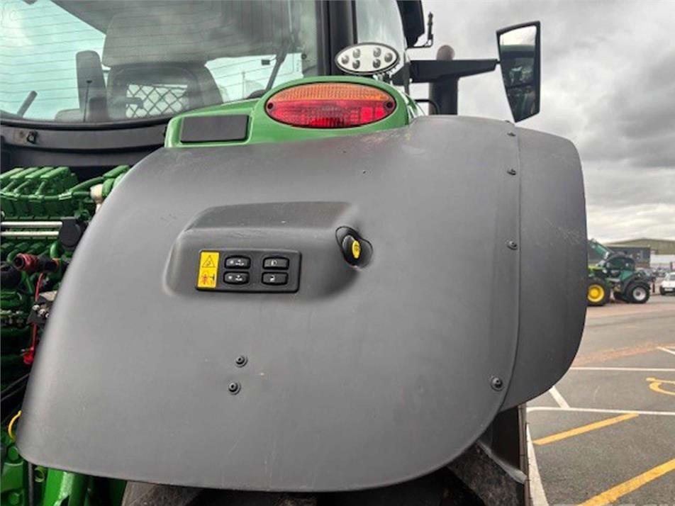 Tractor - John Deere 6R 215