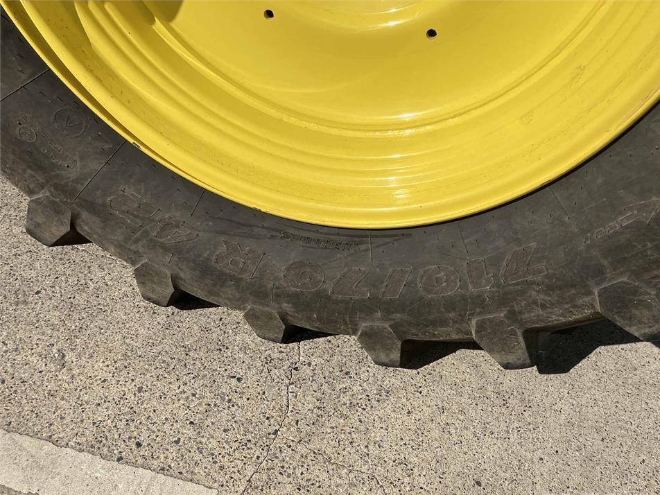 Tractor - John Deere 6R 215