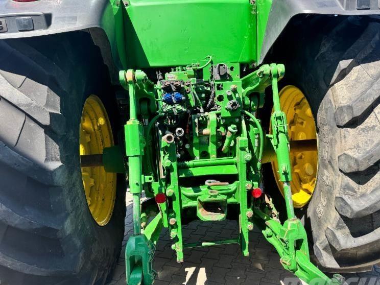 Tractor - John Deere 7215