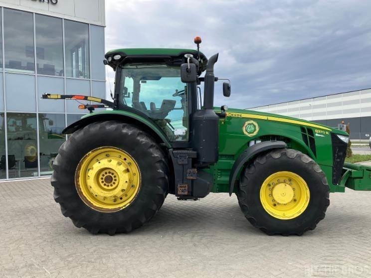 Tractor - John Deere 8270 R