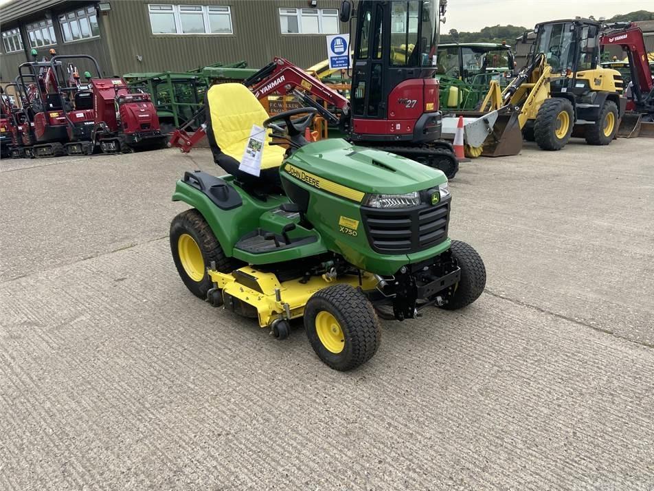 Tractor - John Deere X750