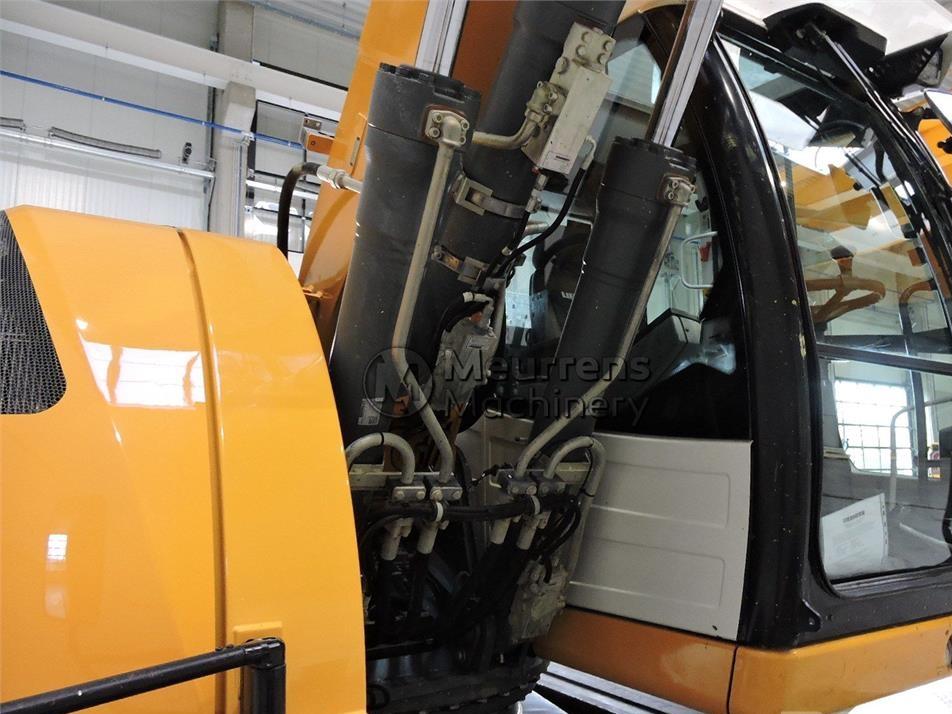 Excavator pe roti - Liebherr A918