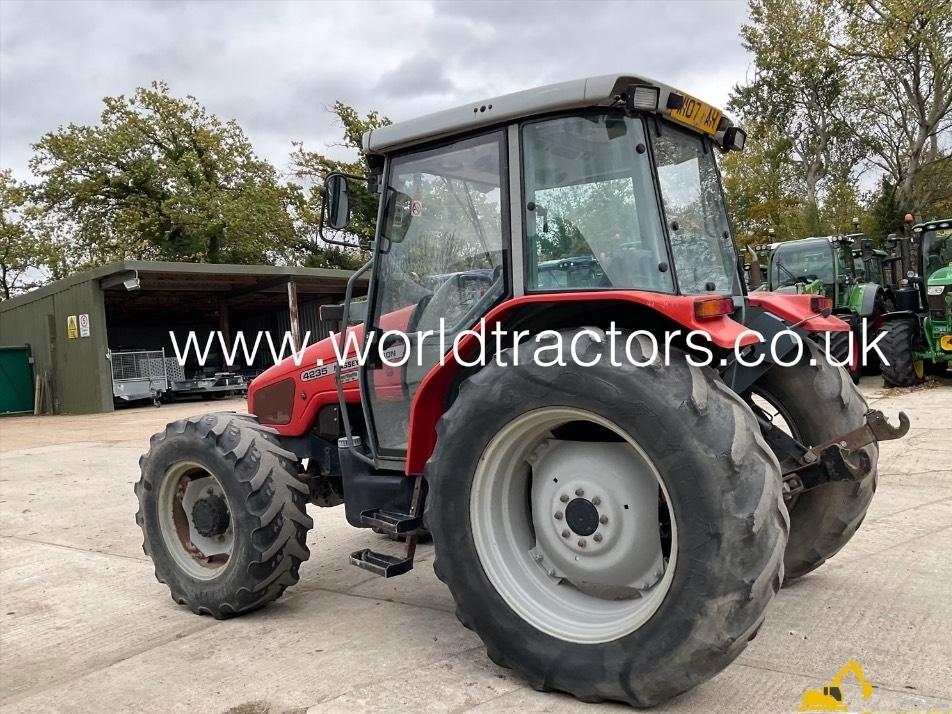 Tractor - Massey Ferguson 4235