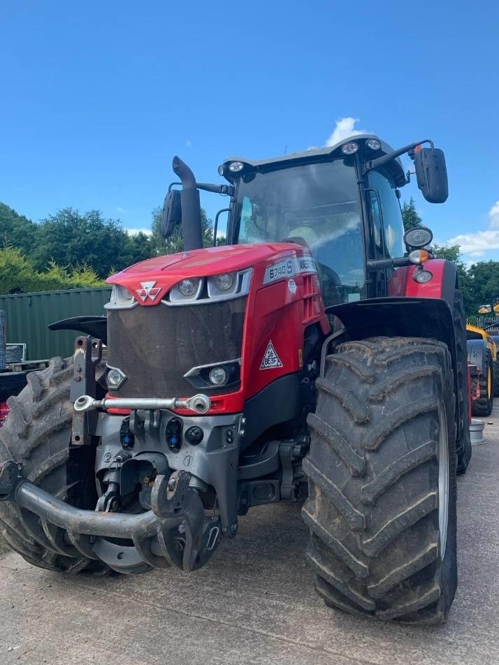Tractor - Massey Ferguson 8740S