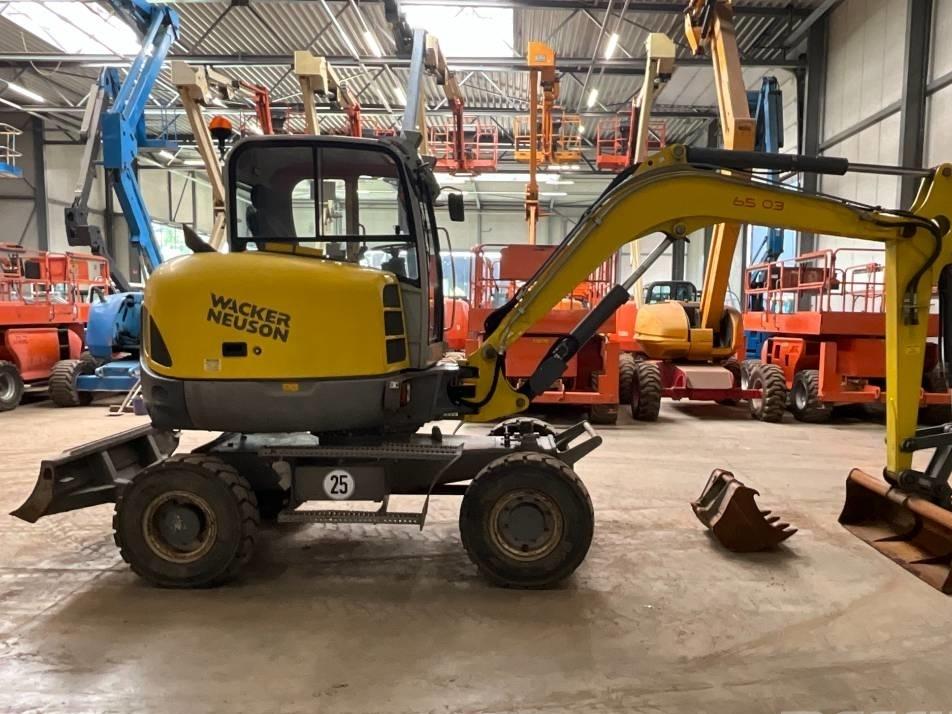 Excavator pe roti - Neuson 6503 WD