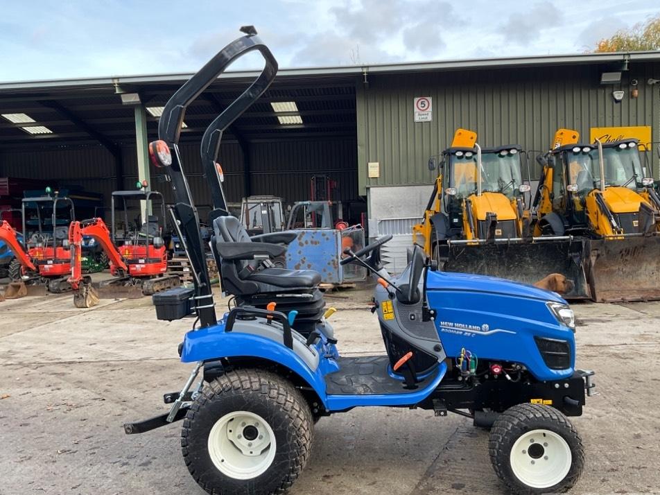 Tractor - New Holland Boomer 25