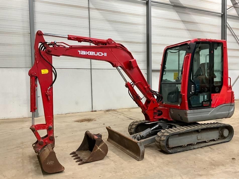 Miniexcavator - Takeuchi TB 235