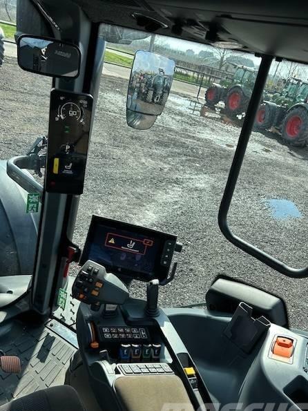 Tractor - Valtra T 235 D