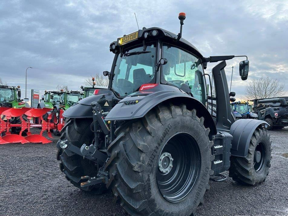 Tractor - Valtra T 235 Direct