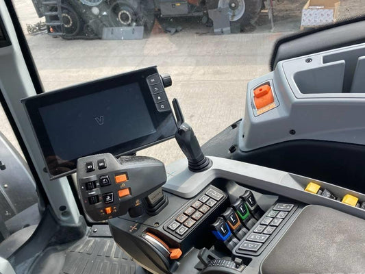 Tractor - Valtra T214 Versu