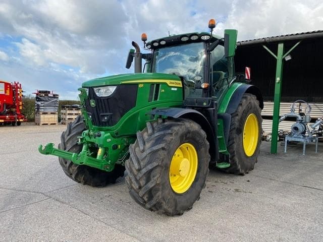 John Deere 6R215