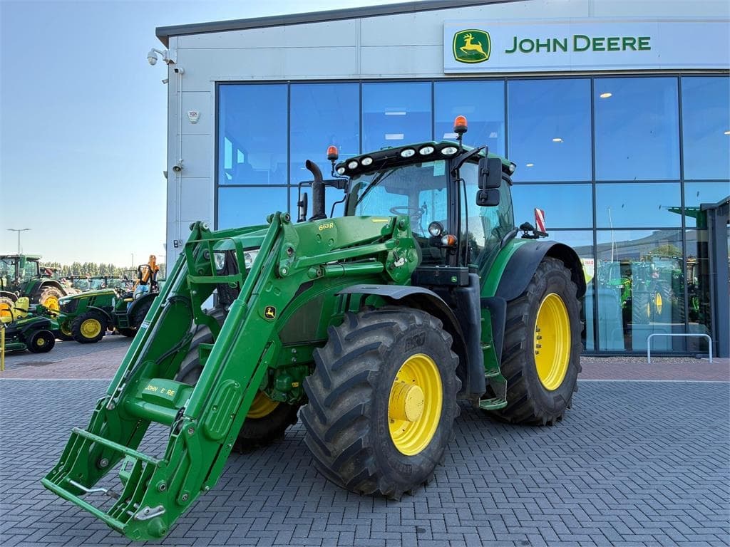 John Deere 6215R
