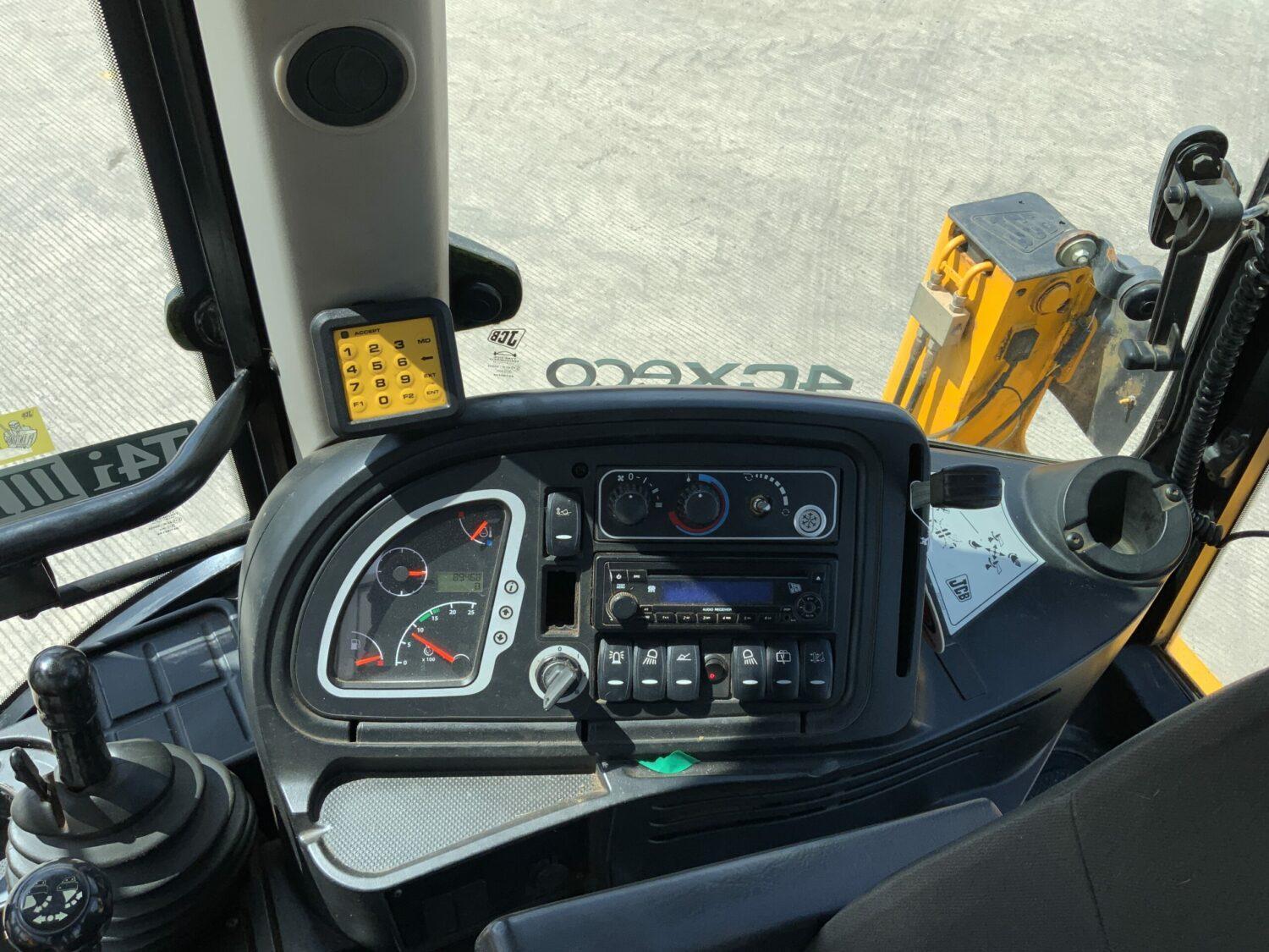 BULDOEXCAVATOR JCB 4CX - VASTech Machinery 