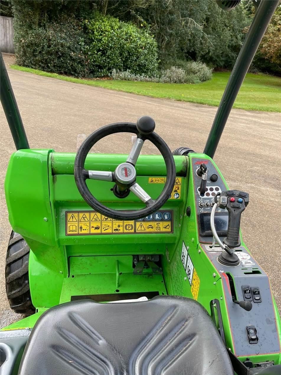 Incarcator frontal - Avant 735