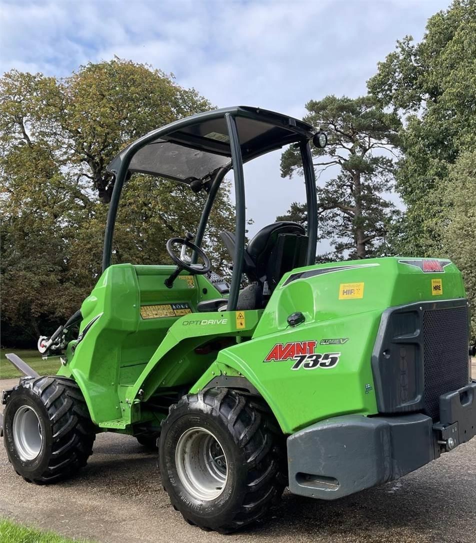 Incarcator frontal - Avant 735